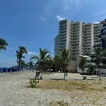 Suite Lujosa Con Jacuzzi Piso 14 Vista Al Mar